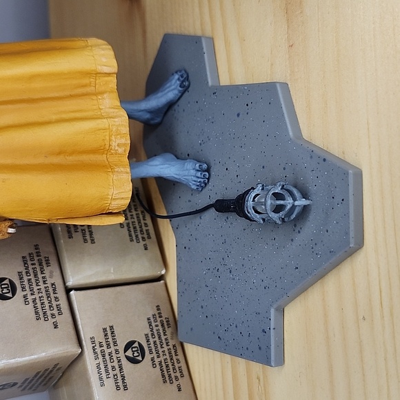 Dawn of the Dead Hare Krishna Zombie figure - Picture 3 of 10